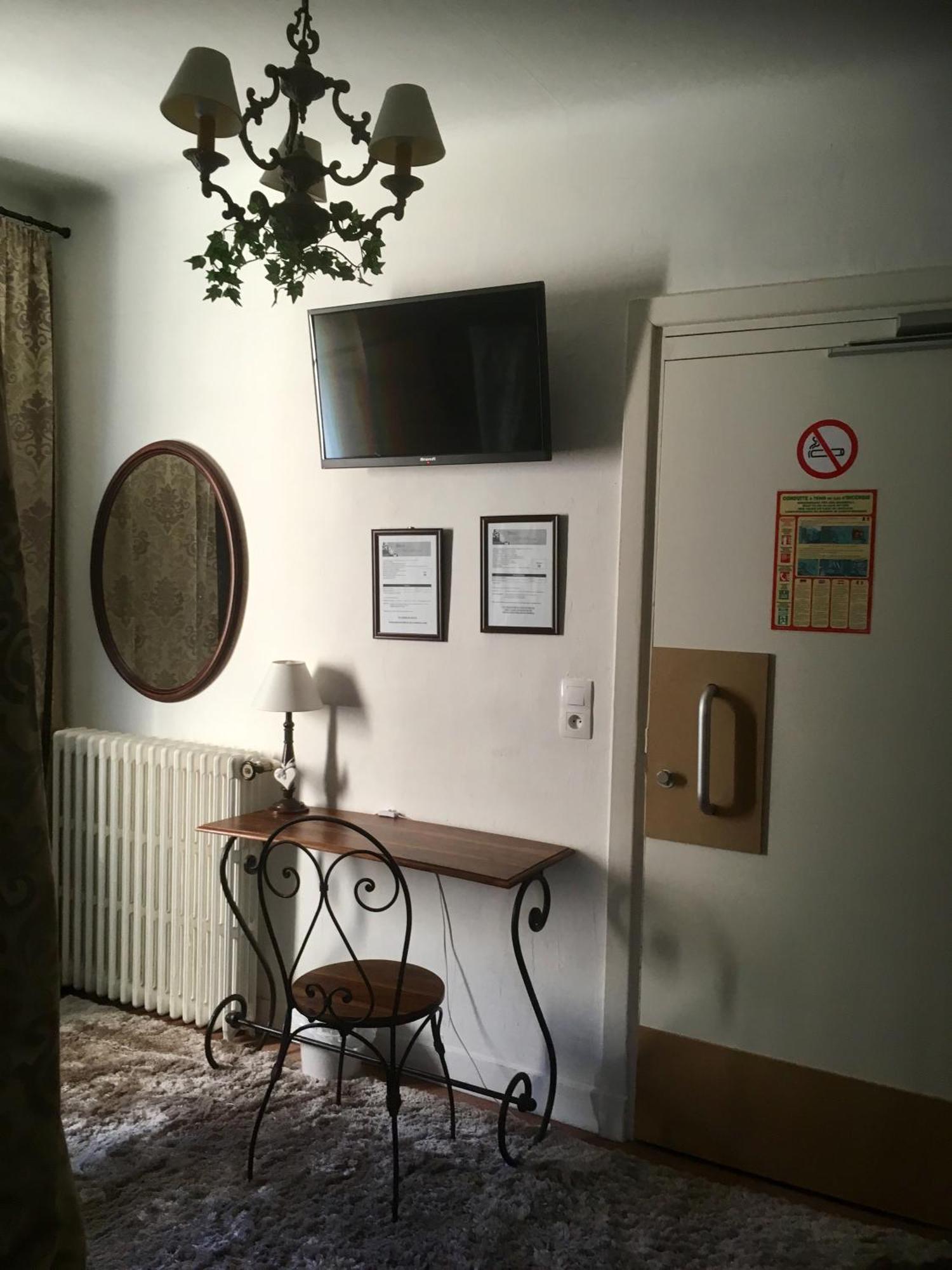 Hotel Boutique Saint-Louis Lisieux Bagian luar foto