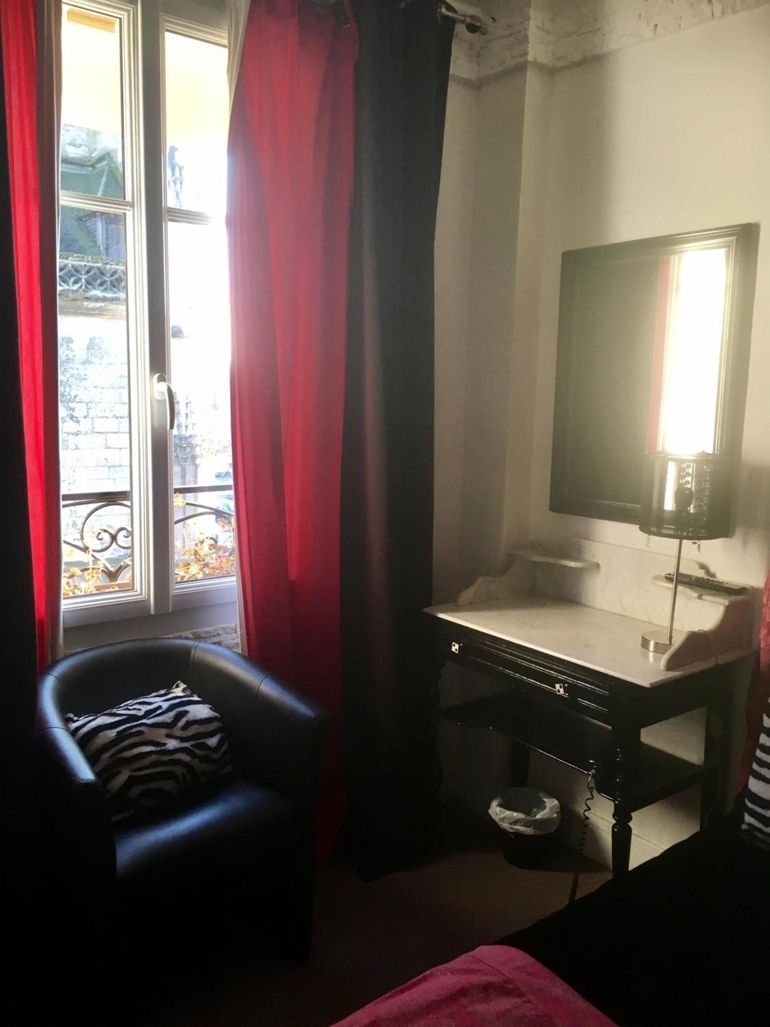 Hotel Boutique Saint-Louis Lisieux Bagian luar foto